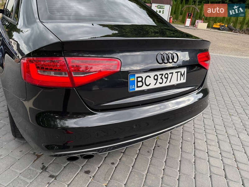 Седан Audi A4 2014 в Львове