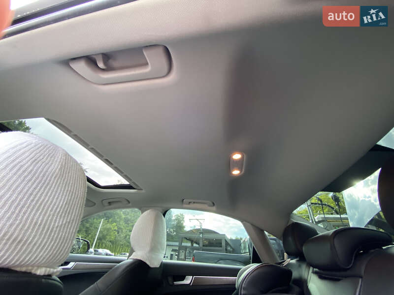 Седан Audi A4 2014 в Львове