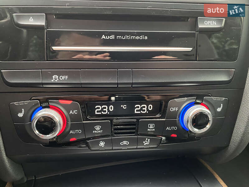 Седан Audi A4 2014 в Львове