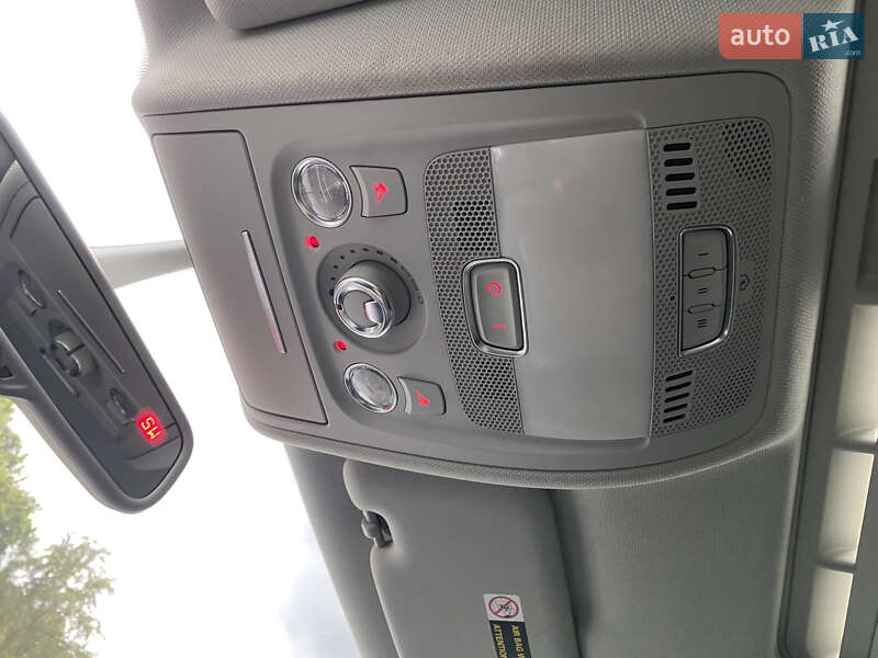 Седан Audi A4 2014 в Львове