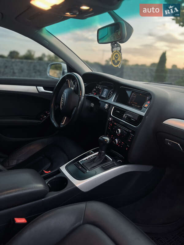 Седан Audi A4 2013 в Ужгороде