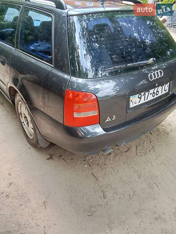 Универсал Audi A4 1999 в Краковце