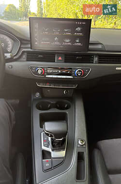 Седан Audi A4 2022 в 