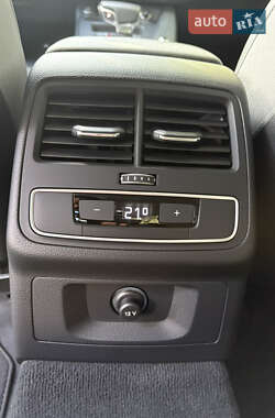 Седан Audi A4 2022 в 