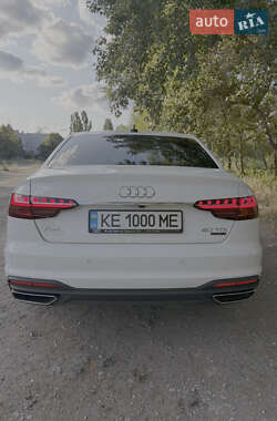 Седан Audi A4 2022 в 