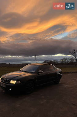 Седан Audi A4 1996 в 