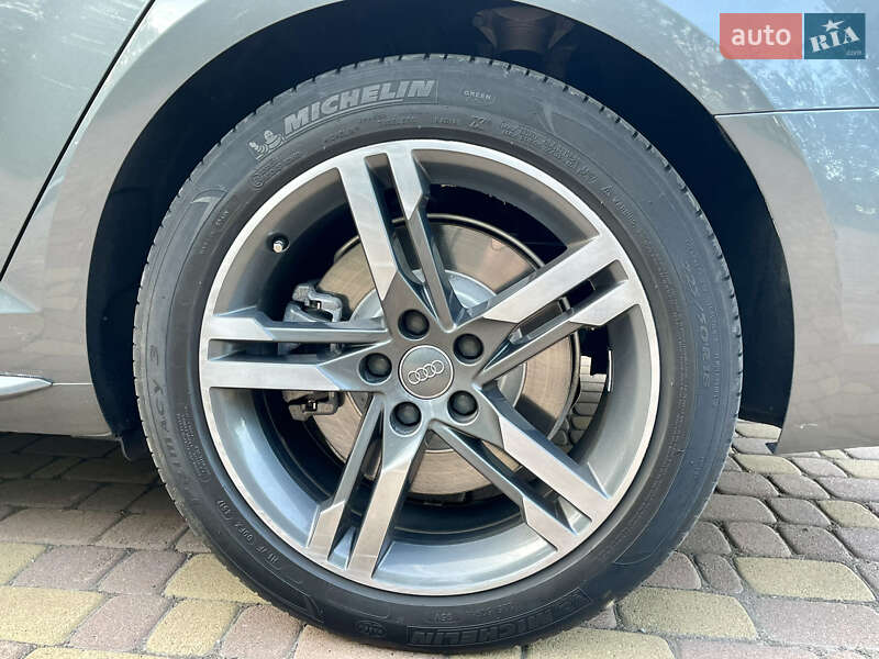 Седан Audi A4 2016 в Харькове