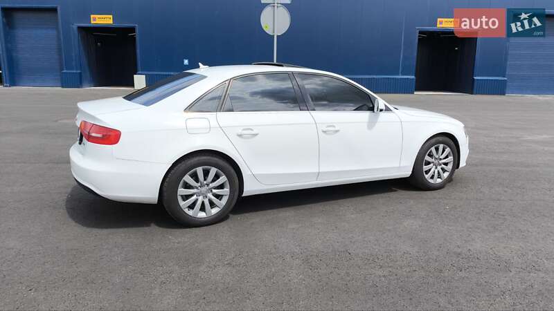 Седан Audi A4 2012 в Чернигове