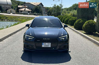 Седан Audi A4 2016 в 