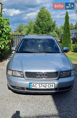 Універсал Audi A4 1998 в Голобах