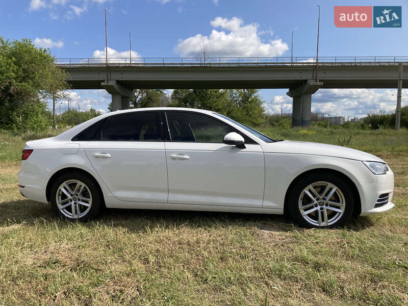Седан Audi A4 2017 в Харькове