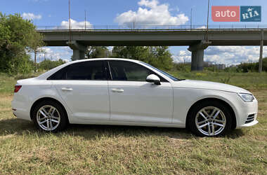 Седан Audi A4 2017 в 