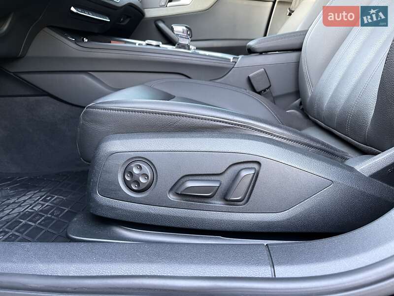 Седан Audi A4 2019 в Львове