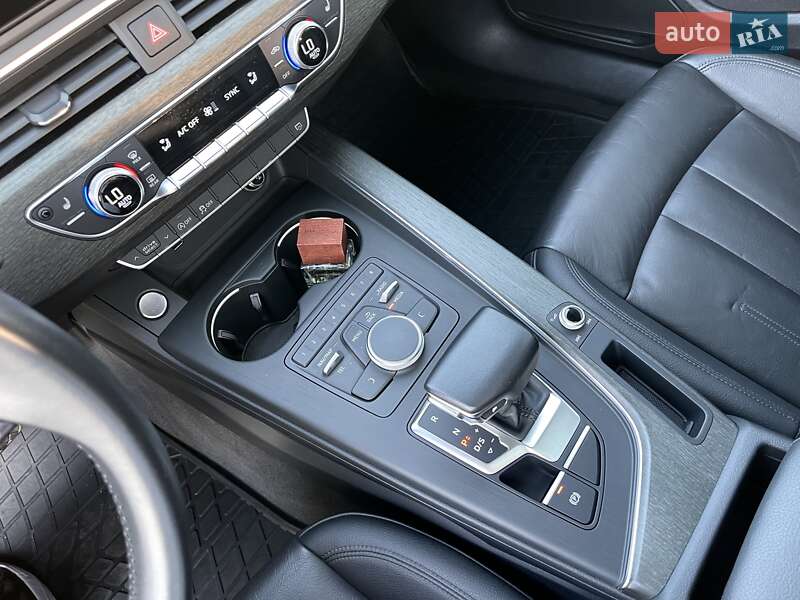 Седан Audi A4 2019 в Львове