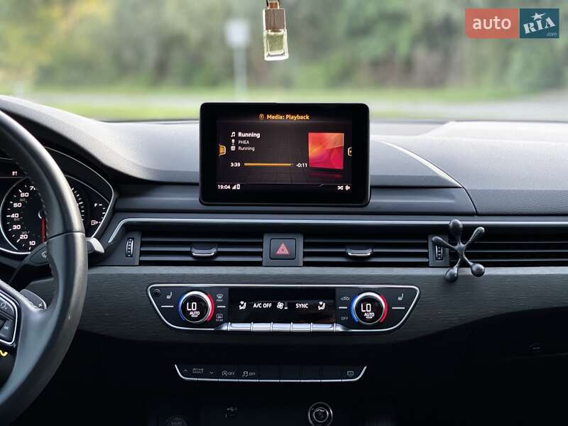 Седан Audi A4 2019 в Львове