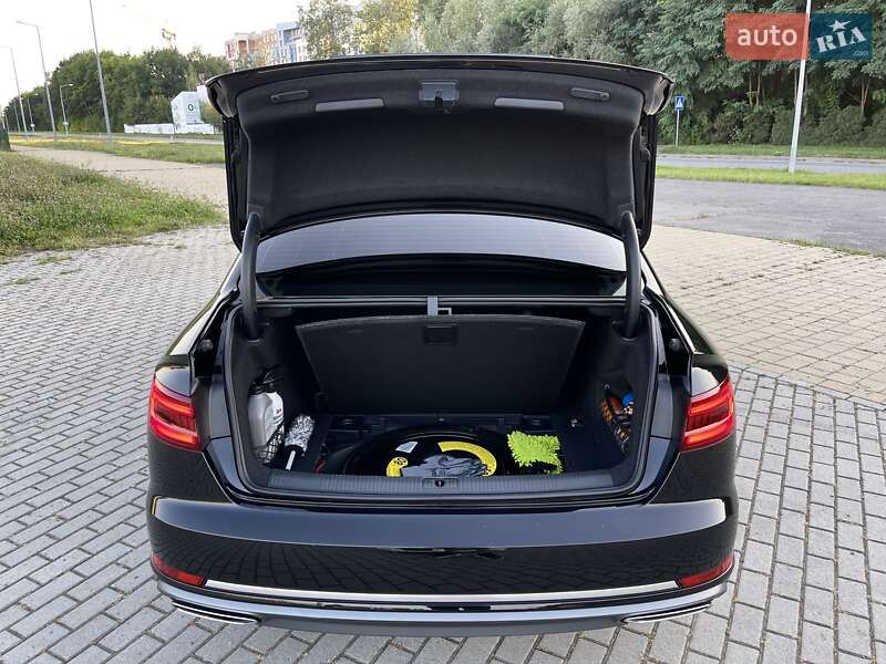 Седан Audi A4 2019 в Львове