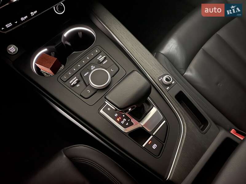 Седан Audi A4 2019 в Львове