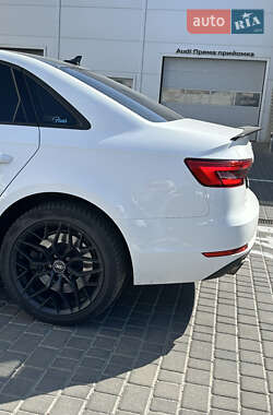 Седан Audi A4 2016 в 