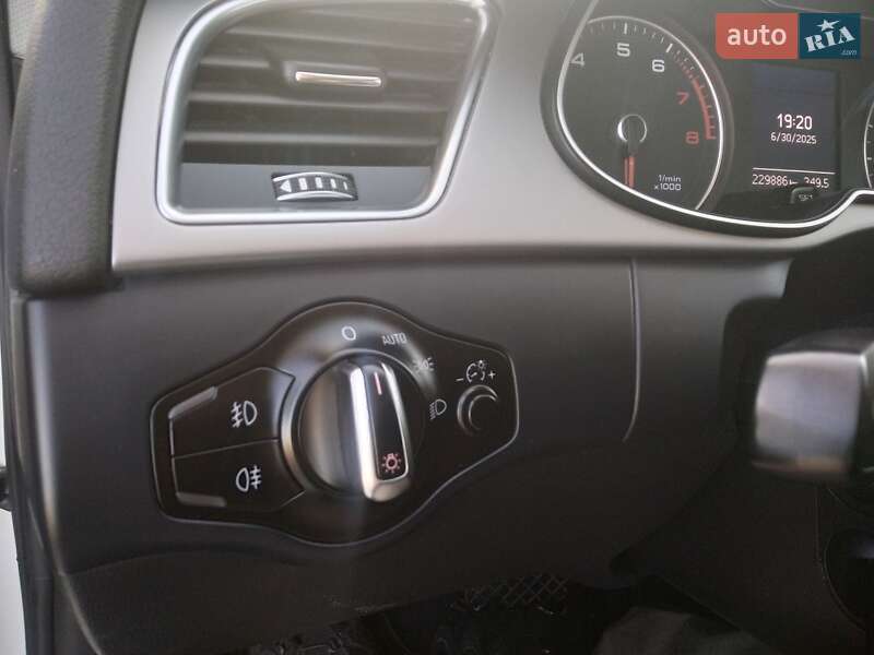 Седан Audi A4 2014 в Чернигове