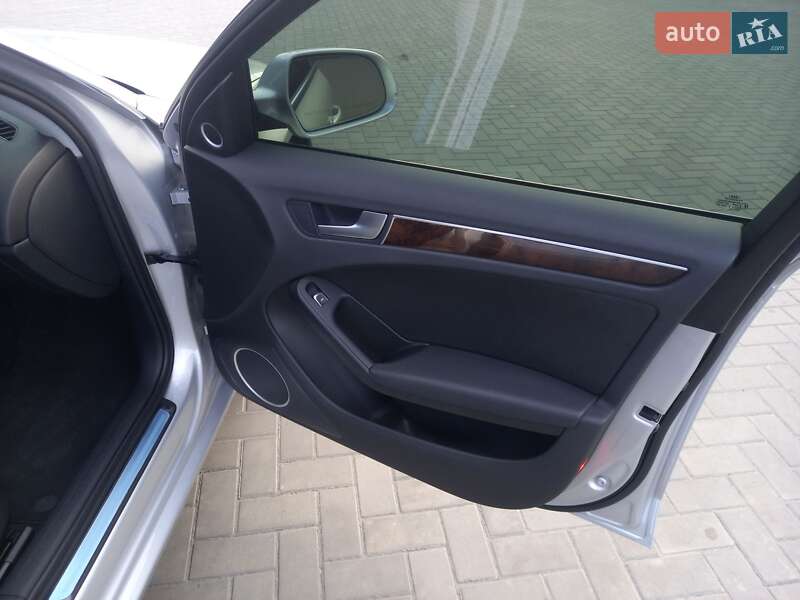 Седан Audi A4 2013 в Кременчуге