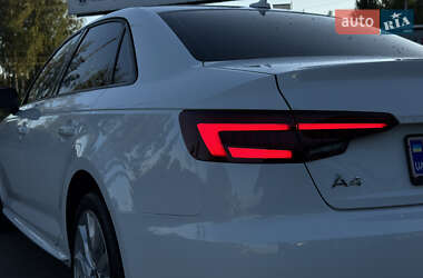 Седан Audi A4 2018 в 