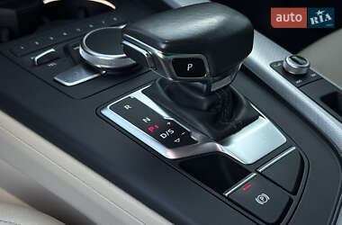 Седан Audi A4 2018 в 