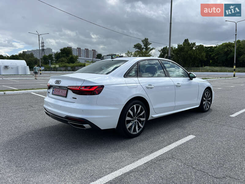 Седан Audi A4 2023 в Киеве