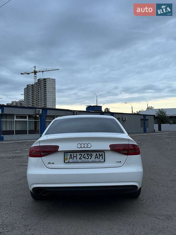 Седан Audi A4 2013 в Кропивницком