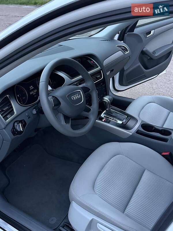 Седан Audi A4 2013 в Кропивницком