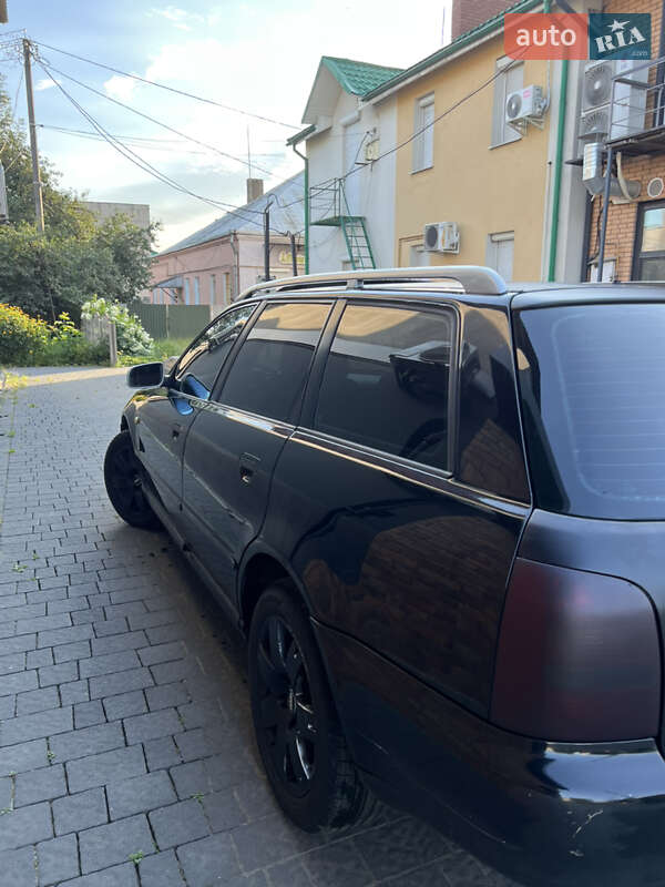 Универсал Audi A4 1997 в Ратным