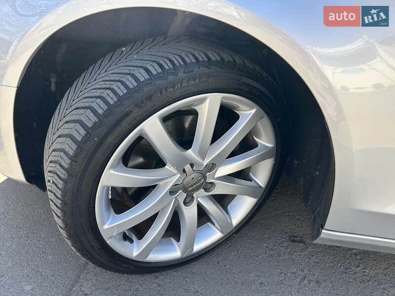 Седан Audi A4 2014 в Черноморске