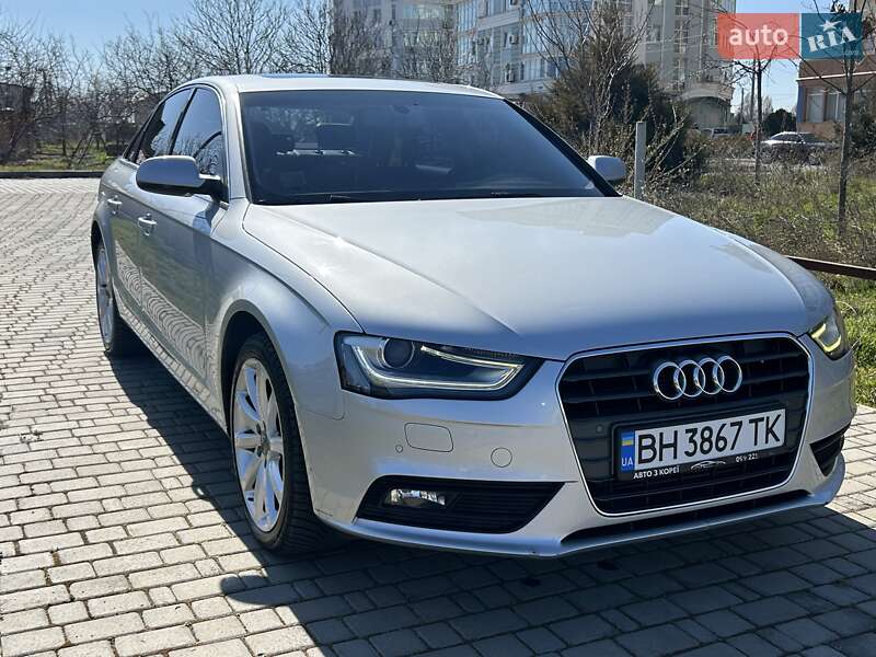 Седан Audi A4 2014 в Черноморске