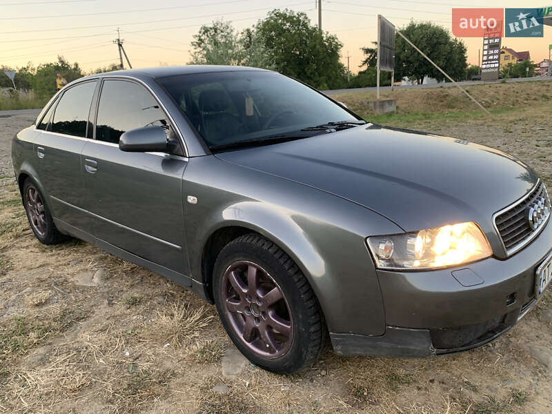 Седан Audi A4 2001 в Вижнице