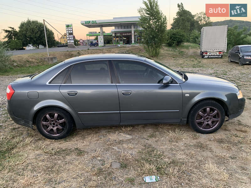 Седан Audi A4 2001 в Вижнице