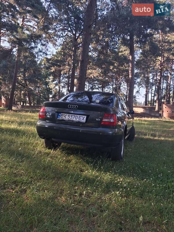 Седан Audi A4 2000 в Луцке