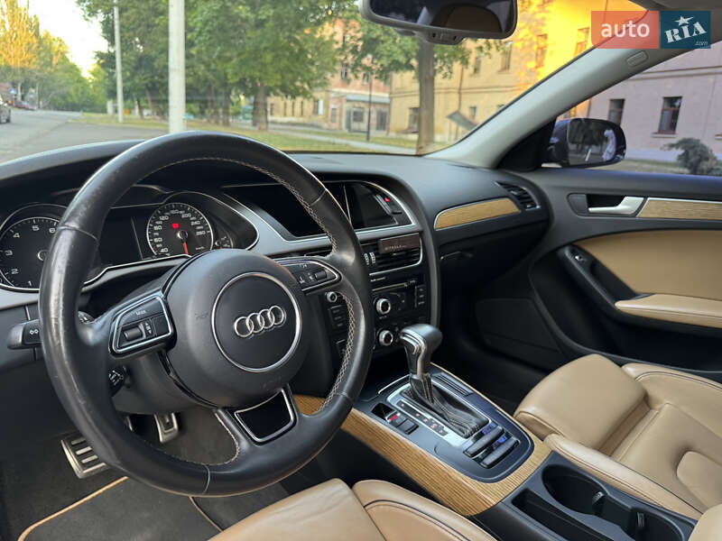 Седан Audi A4 2012 в Николаеве