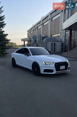 Седан Audi A4 2017 в Киеве