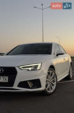 Седан Audi A4 2019 в 