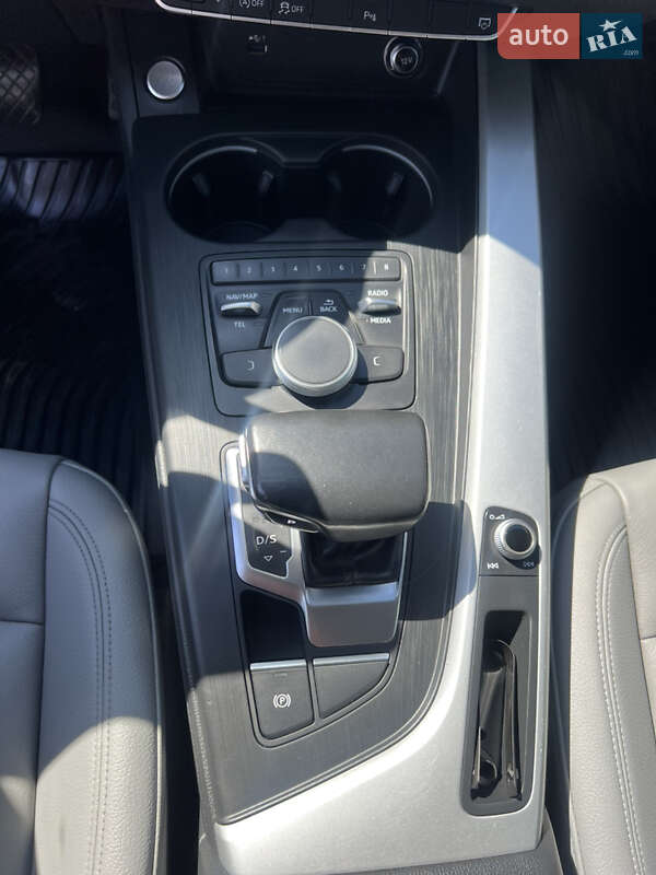 Седан Audi A4 2017 в Киеве