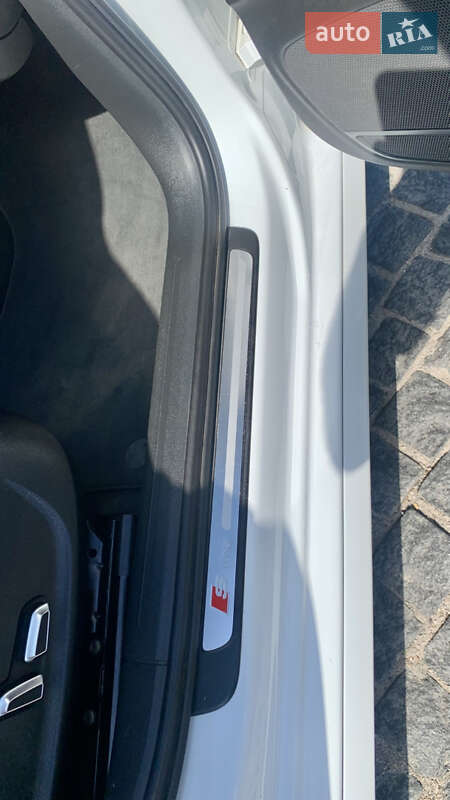Седан Audi A4 2014 в Фастове