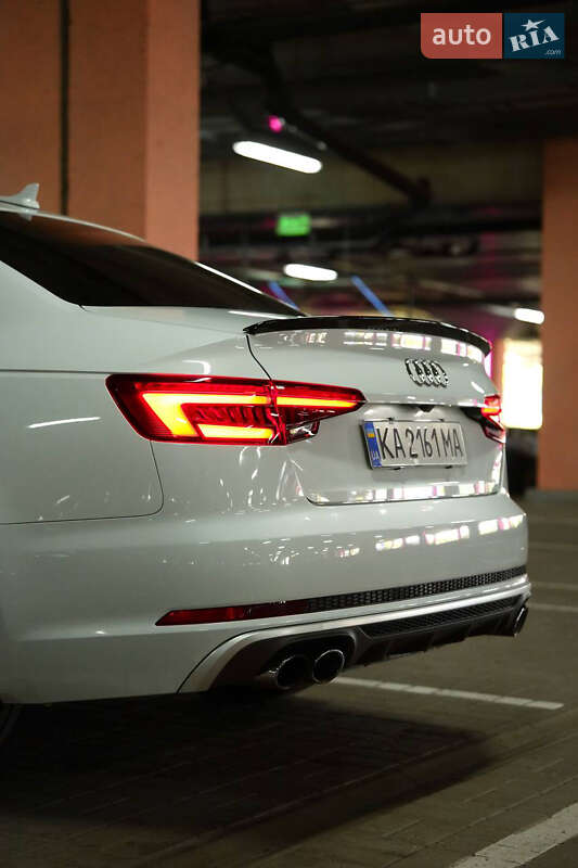 Седан Audi A4 2016 в Киеве
