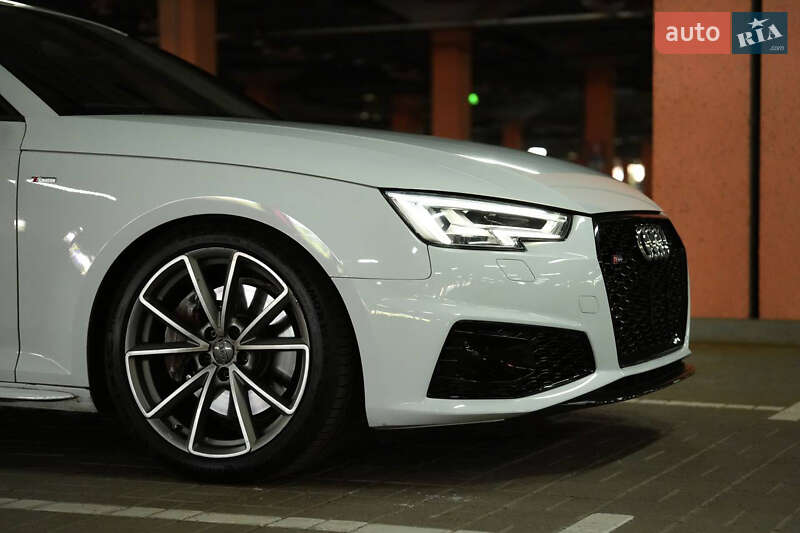 Седан Audi A4 2016 в Киеве