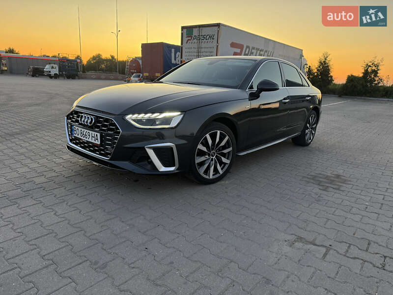 Седан Audi A4 2021 в 