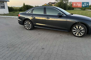 Седан Audi A4 2021 в 