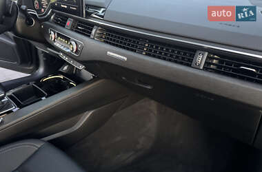 Седан Audi A4 2021 в 