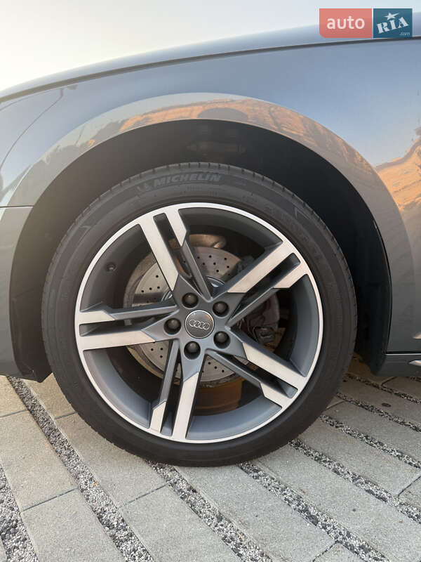 Седан Audi A4 2017 в Ужгороде