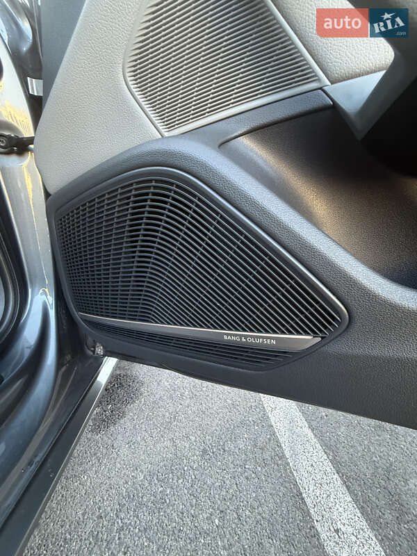 Седан Audi A4 2017 в Ужгороде