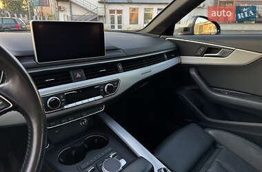Седан Audi A4 2018 в 