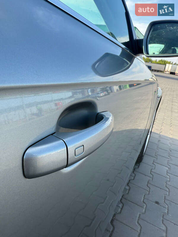 Седан Audi A4 2010 в Луцке