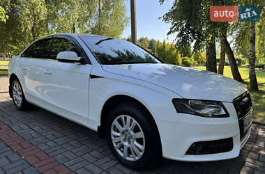 Седан Audi A4 2010 в Луцьку